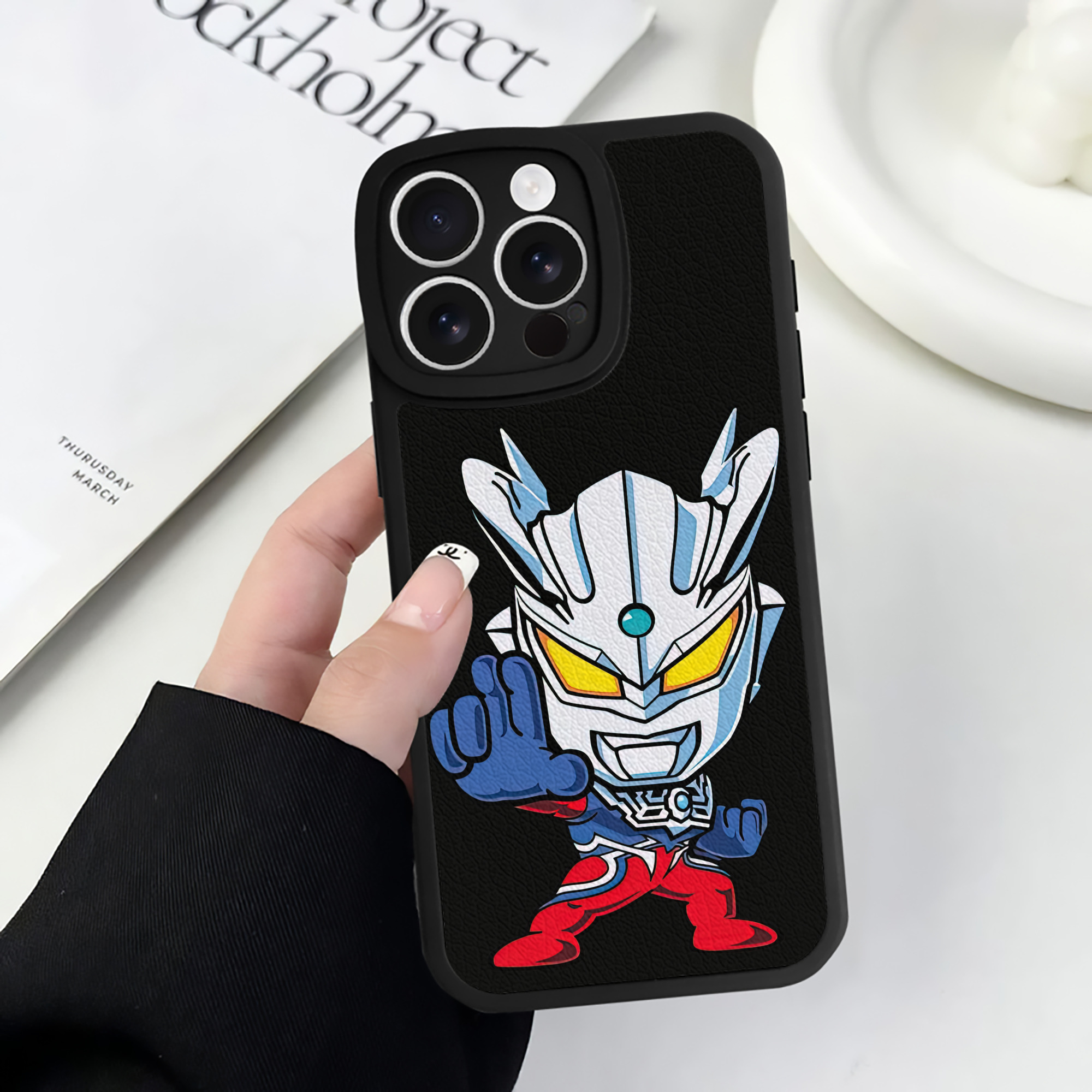 （画像用） ウルトラマン Ultraman 【iPhone 16シリーズ対応】シリコンスマホケース（レザー調） 材質：シリコン